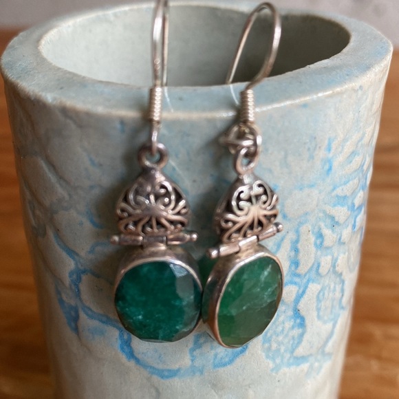 Green stone earrings - Picture 2 of 4
